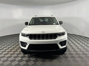 2023 Jeep Grand Cherokee Laredo — thumbnail 1