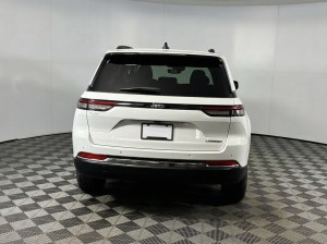 2023 Jeep Grand Cherokee Laredo — thumbnail 4