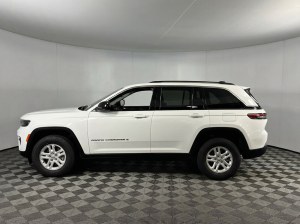 2023 Jeep Grand Cherokee Laredo — thumbnail 5
