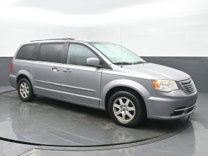 Used 2013 Chrysler Town & Country Touring — thumbnail 7