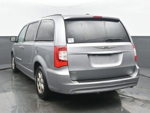 Used 2013 Chrysler Town & Country Touring — thumbnail 3